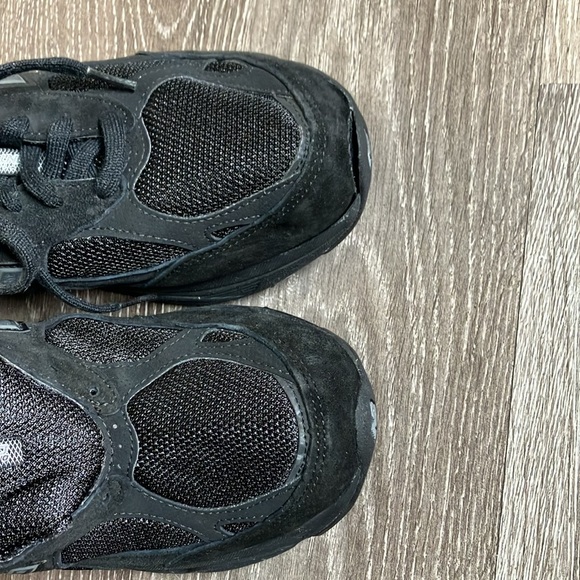 New Balance - Picture 12 of 17